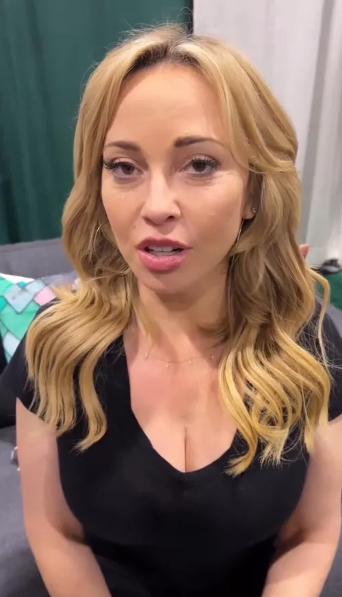 She’s so fucking hot 😮‍💨