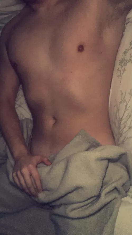 (23) Looking for a hung country cock to use me. My DMs are open sir.