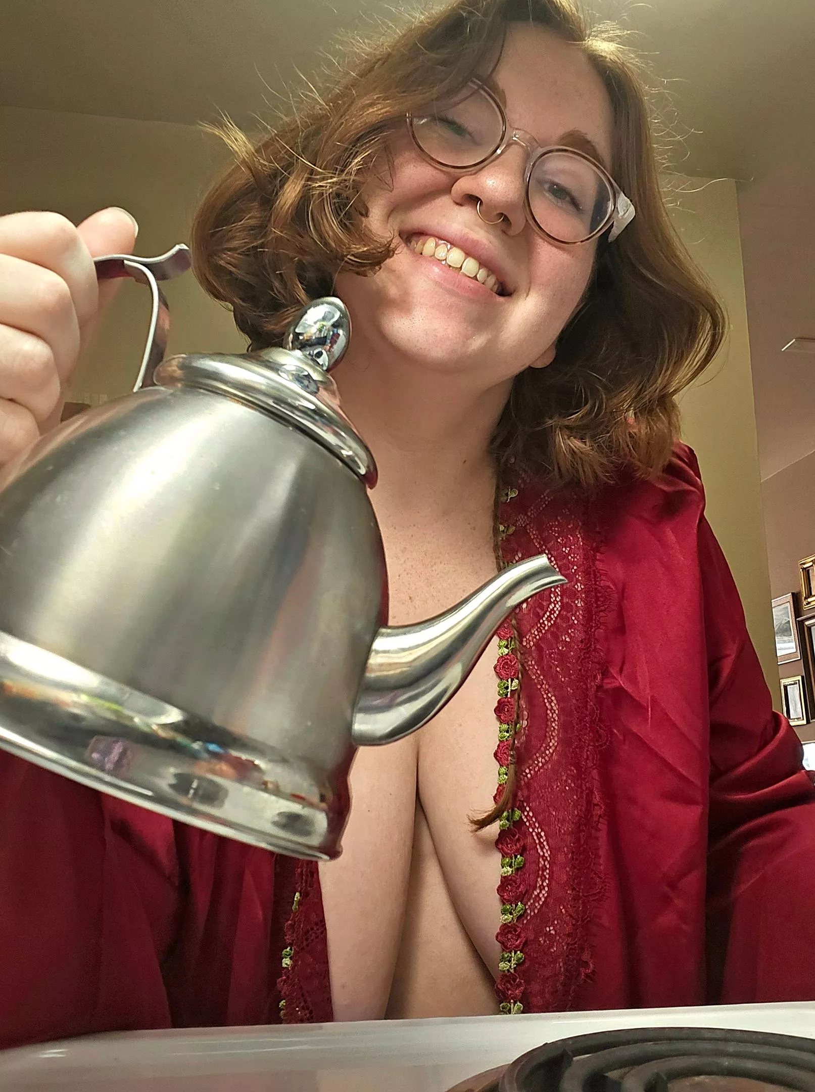 Nothing like titties and tea in the morning☀️