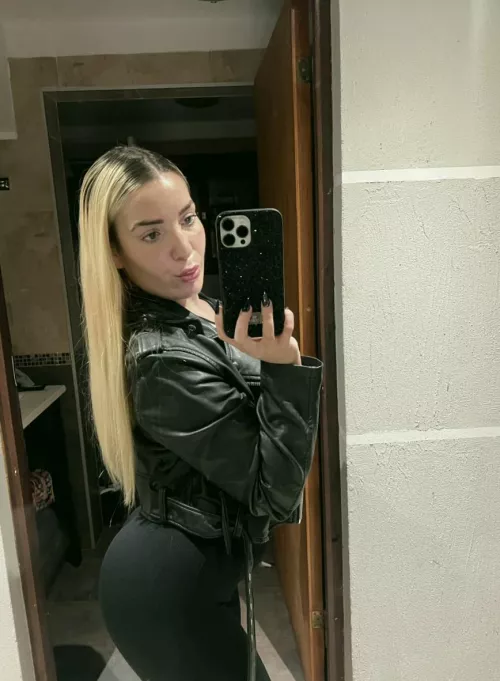 19F Are these leggings good from this angle or better anotherrr...