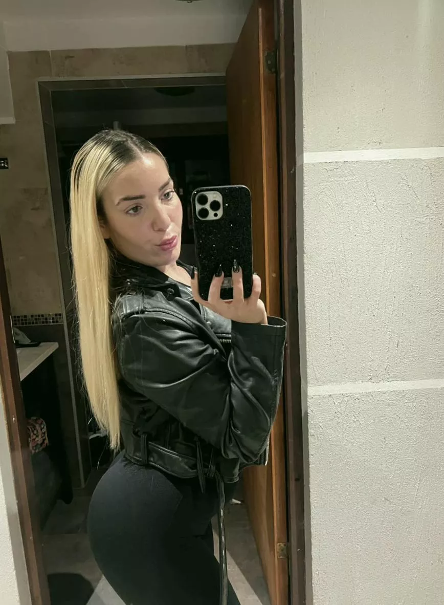 19F Are these leggings good from this angle or better anotherrr...