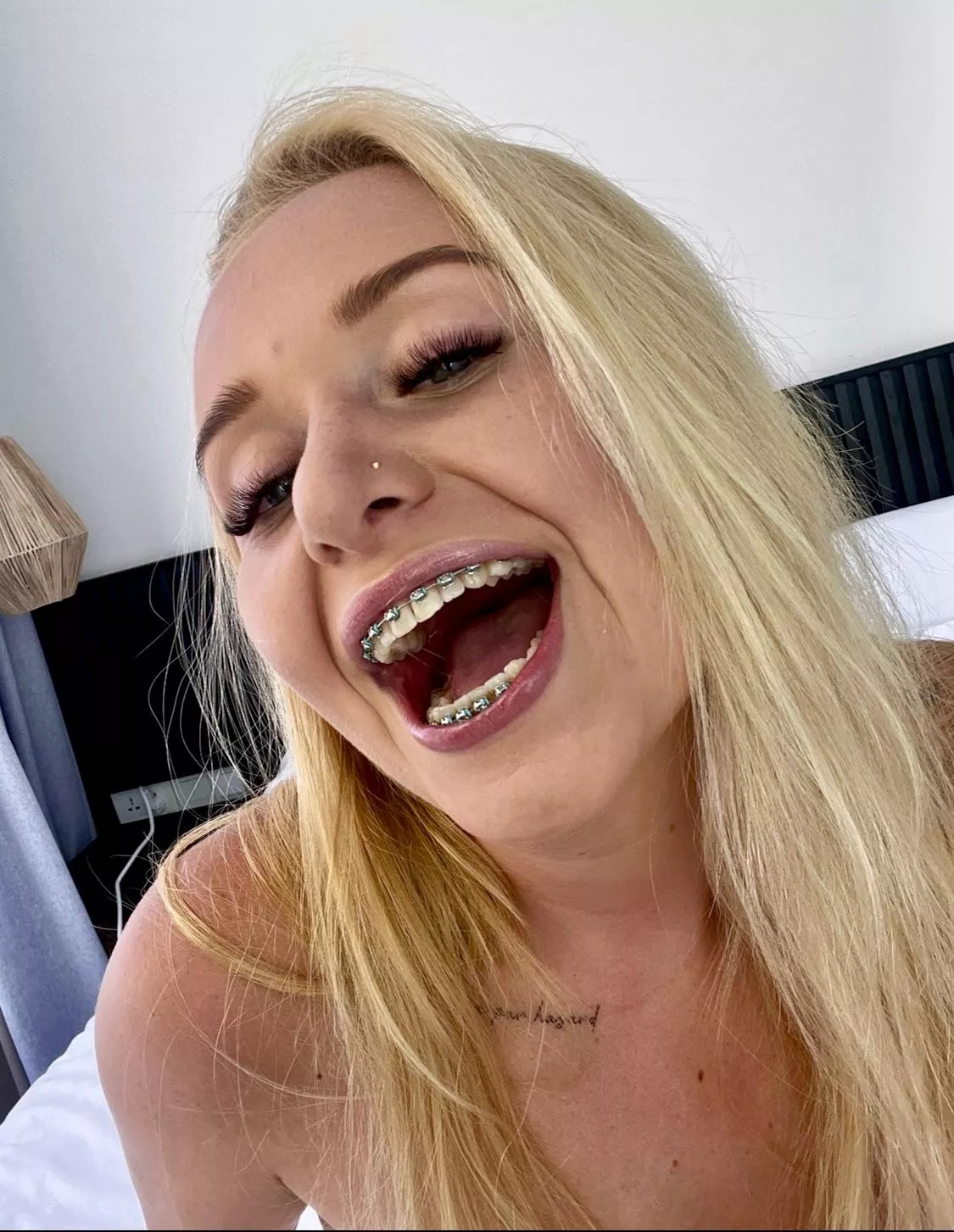 Mouth open or mouth closed ?