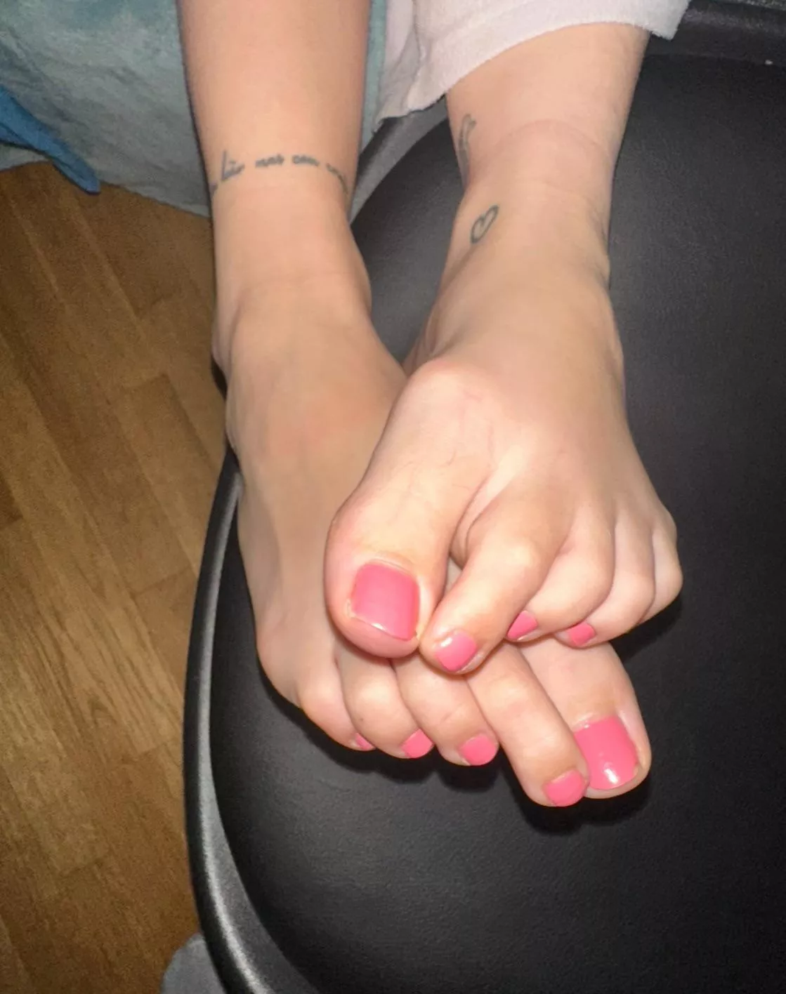 Pink feet is the way to go