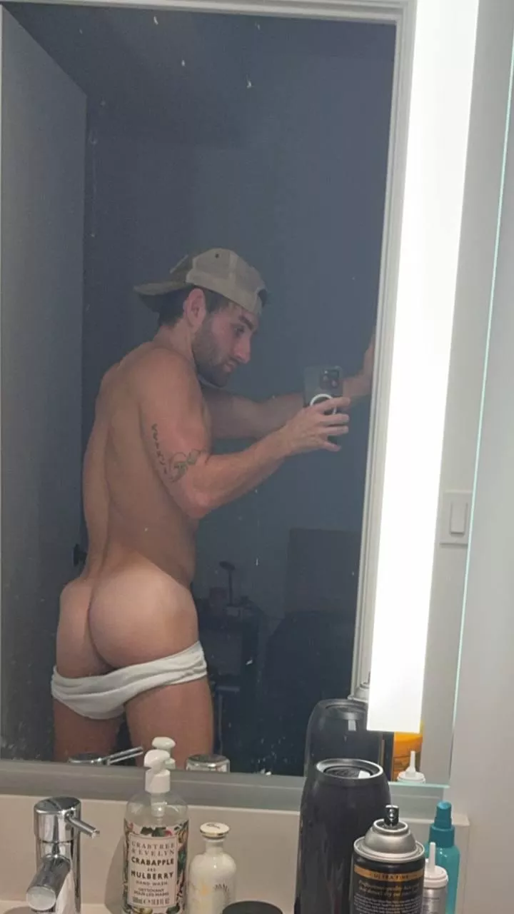 dinner's ready... you hungry?😏