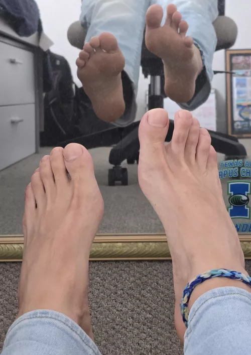 Can youv give my tired feet a massage?