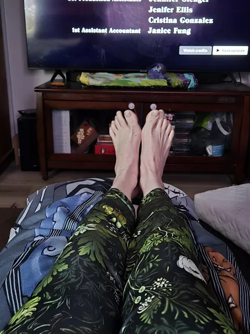 Sore toes 😩😫 owwieee. Will you kiss them better?