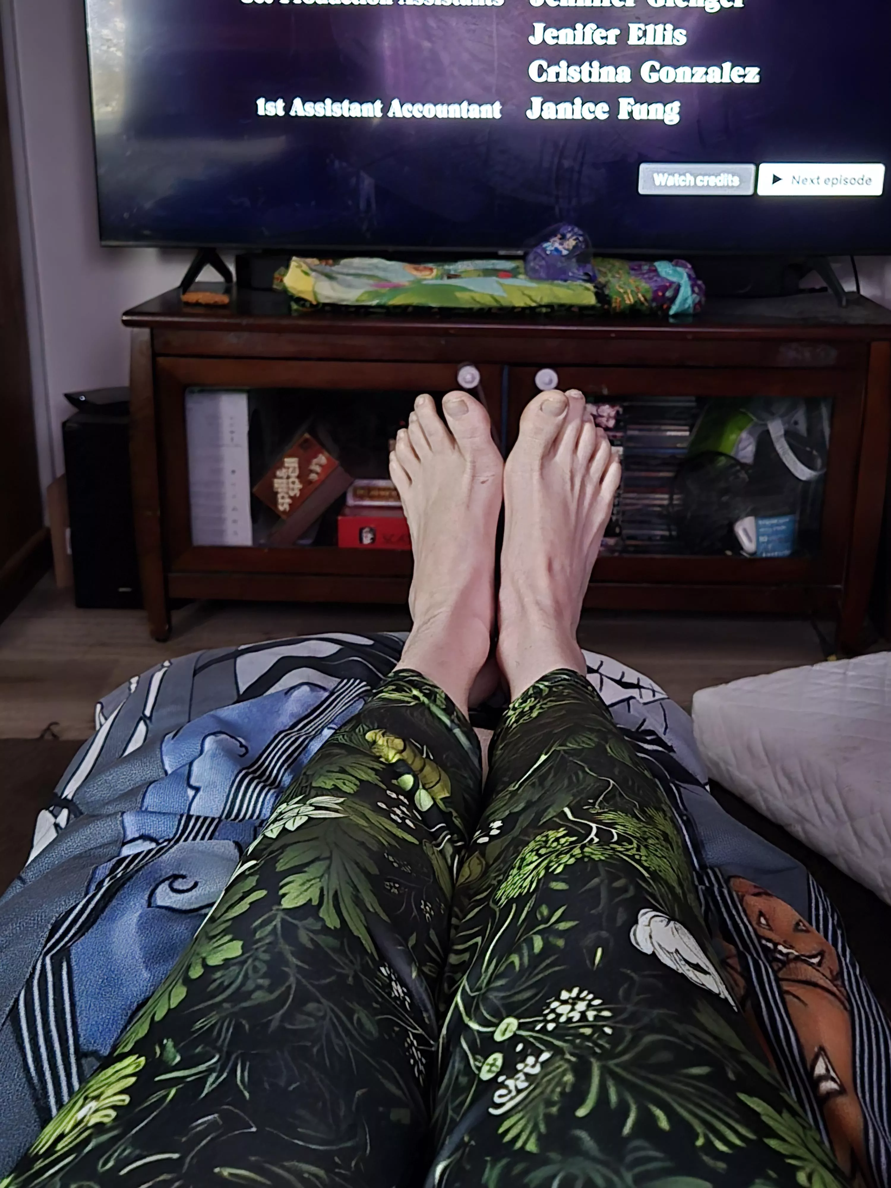 Sore toes 😩😫 owwieee. Will you kiss them better?