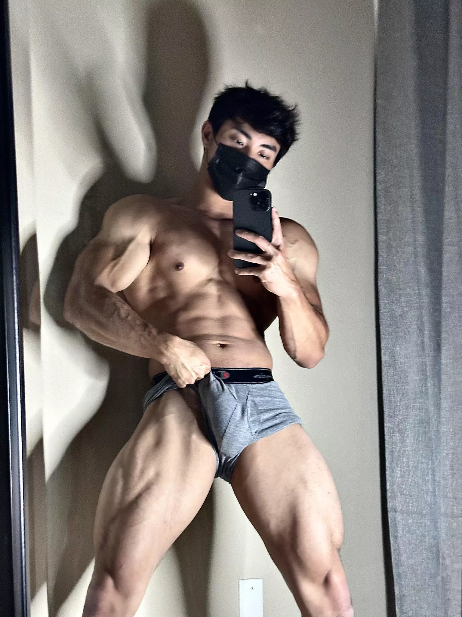 [19] rub my bulge until I get hard 