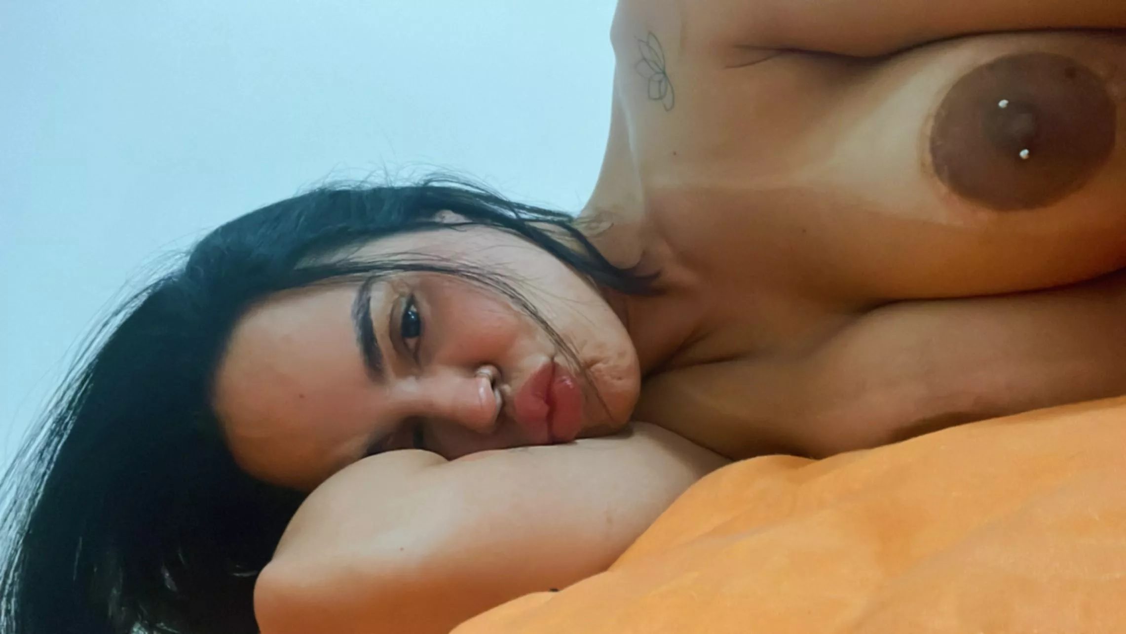 Wake up, baby, your Latina Mommy is starting to get bored!