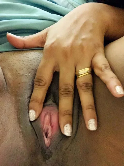 Slutty wife loves to cheat her chutiya husband 😘 Wanna lick and fuck my choot?? 