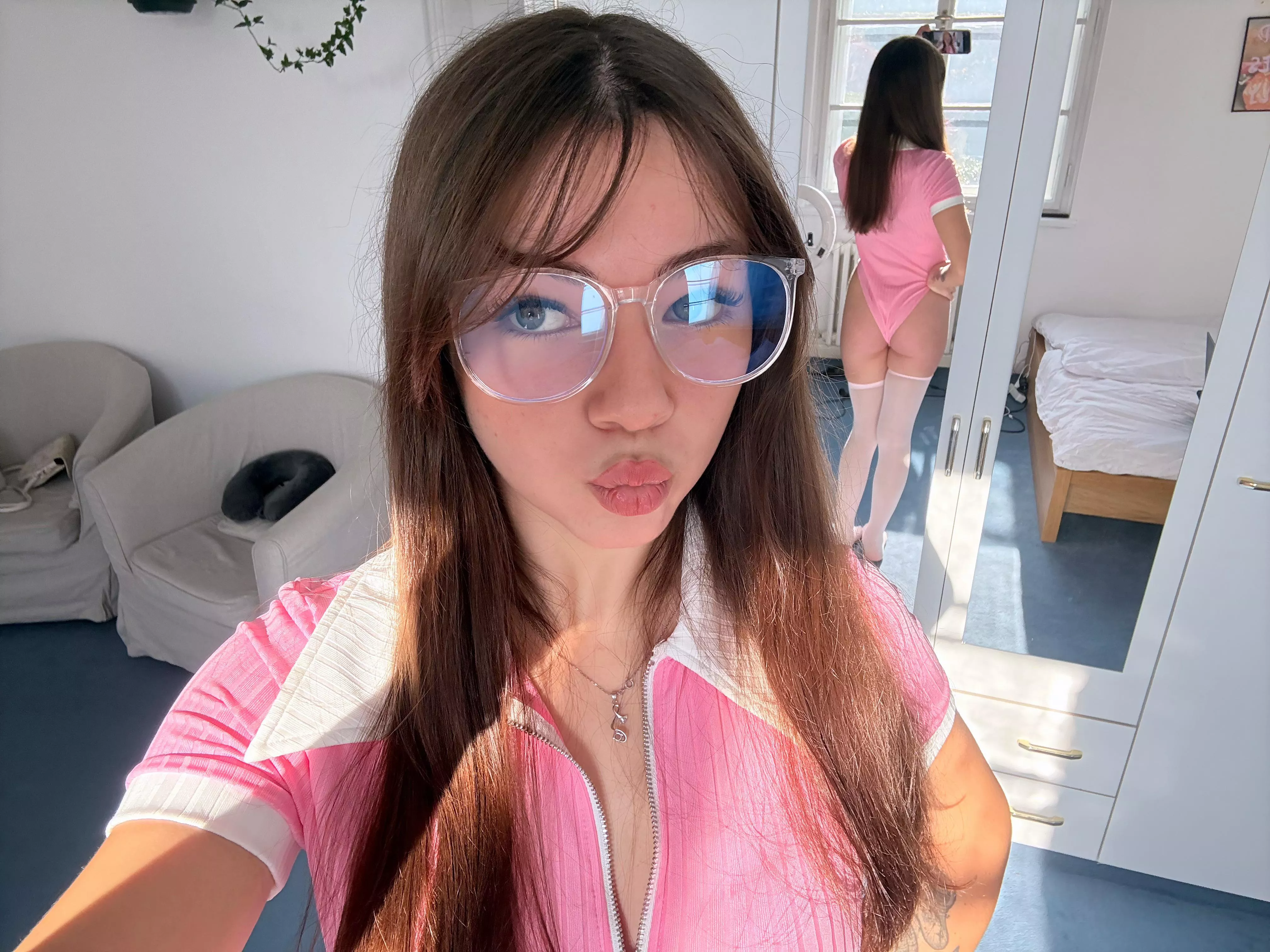 Findest du es schlimm, dass ich mich gerne verkleide vor dem ficken? 😈