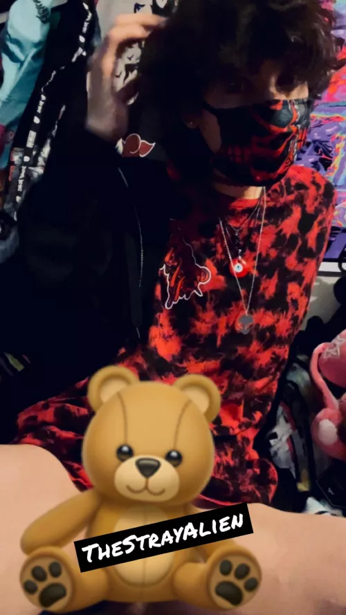 Cum play with me 🧸🗝️🚪💦