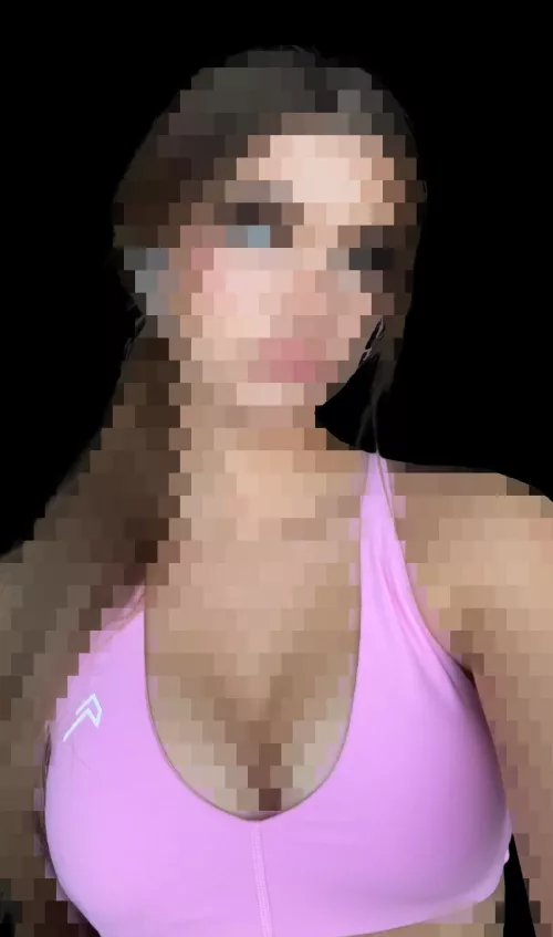 jerk to her sports bra beta!