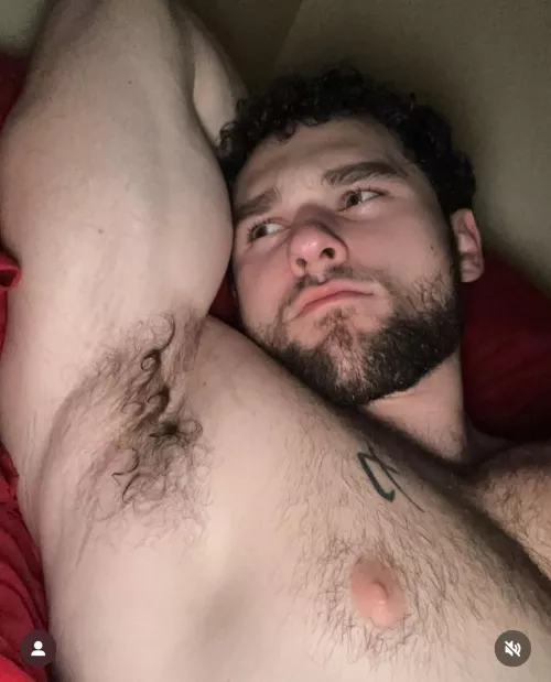 Magnificent hairy pits😍