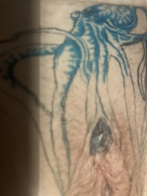 my tattooed pussy octopus some colour in it at the start of 2nd sesion