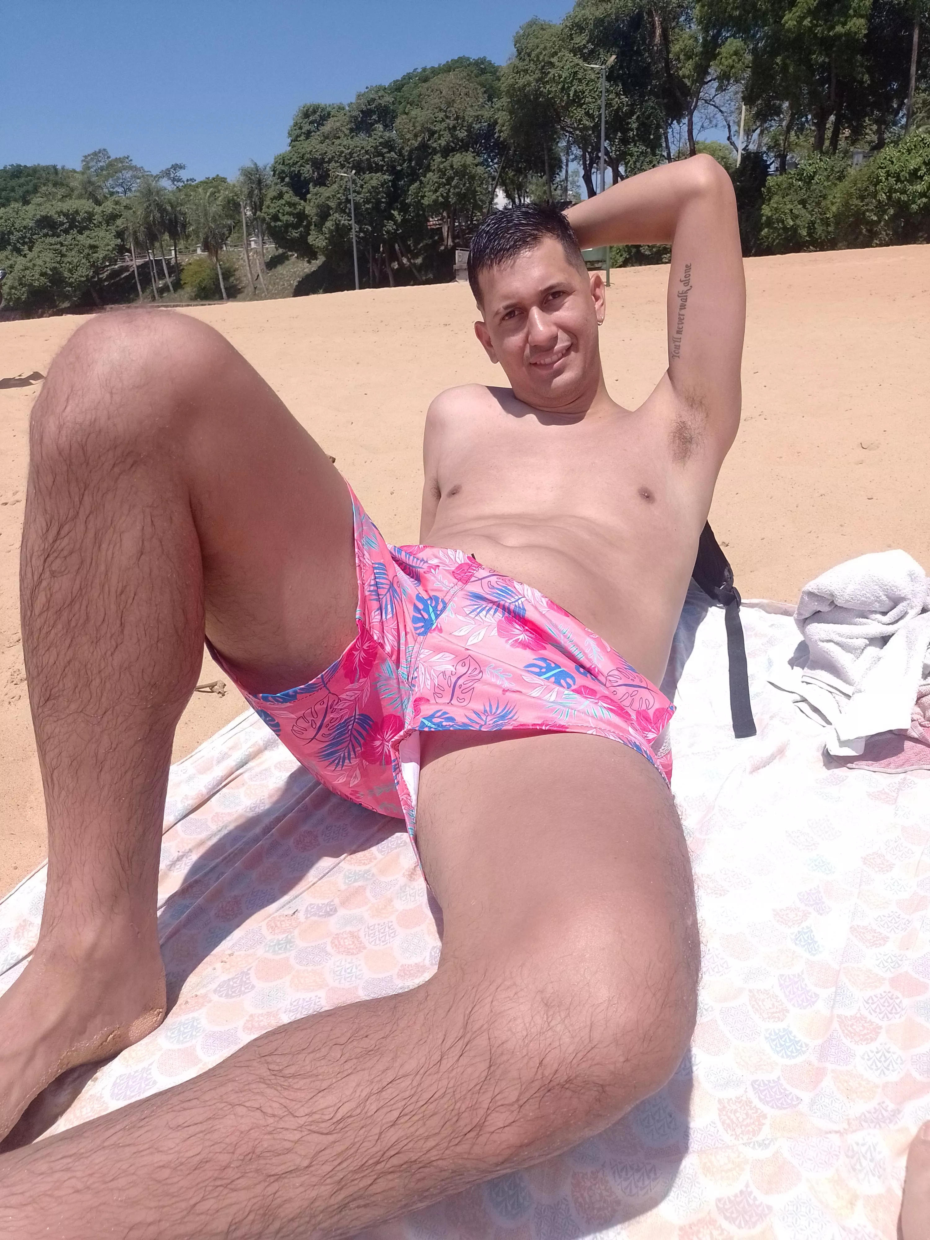 The scent of dominance: masculine armpits at their finest