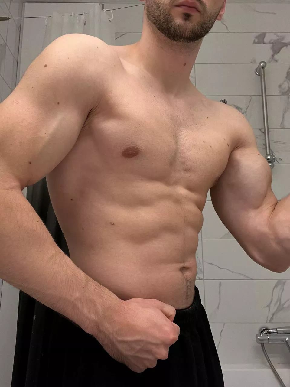 Who wants to cum for my muscles? -50% discount link ⬇️