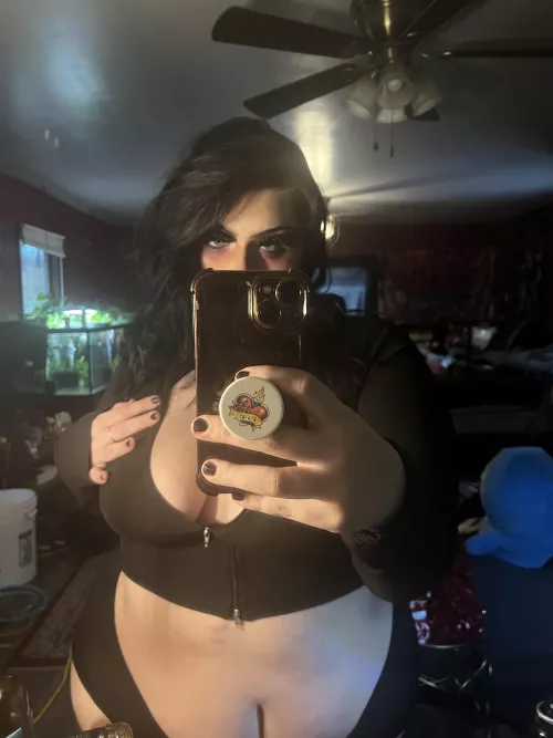 Would you fuck an almost 300lb gothicccc girl? 