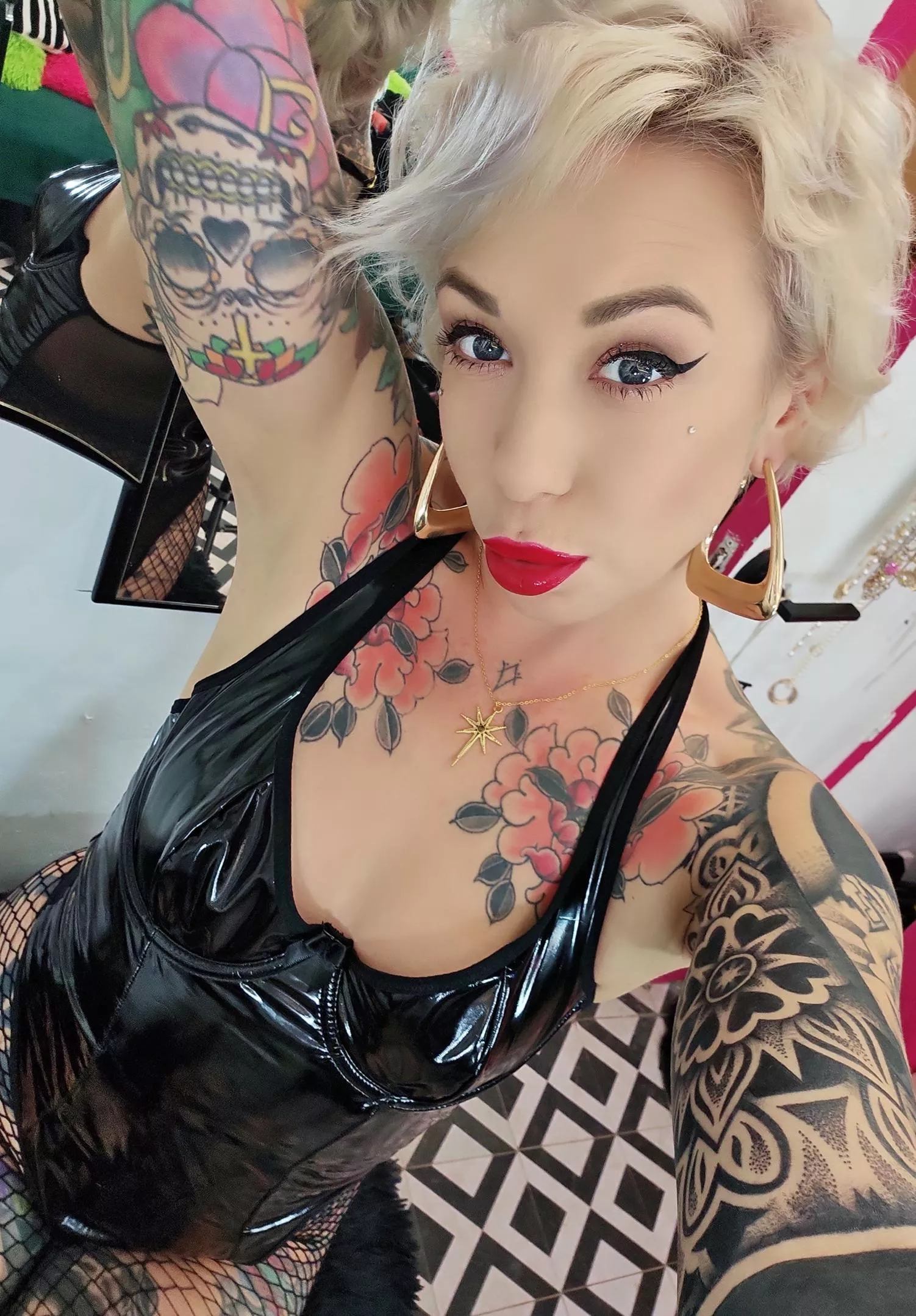 A shiny selfie from above 