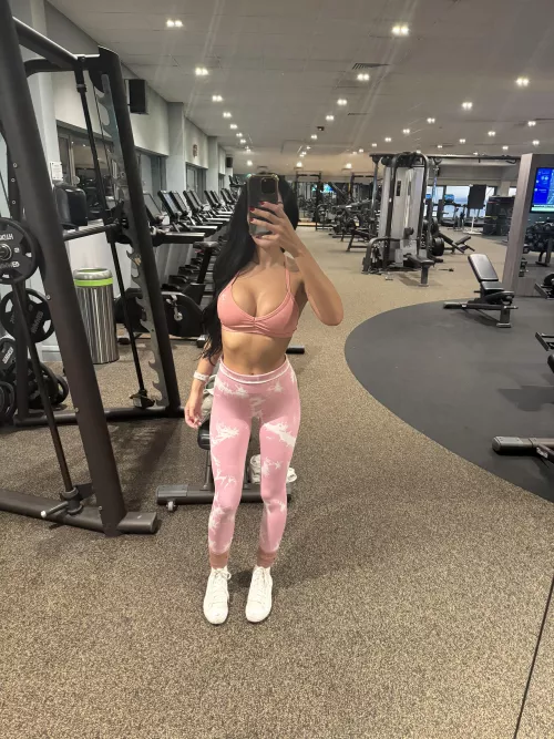 These gymshark tops fit perfectly 😍