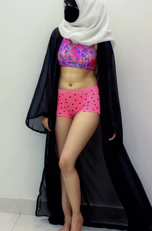 when guys touch my hijab without permission i feel like theyre making a move