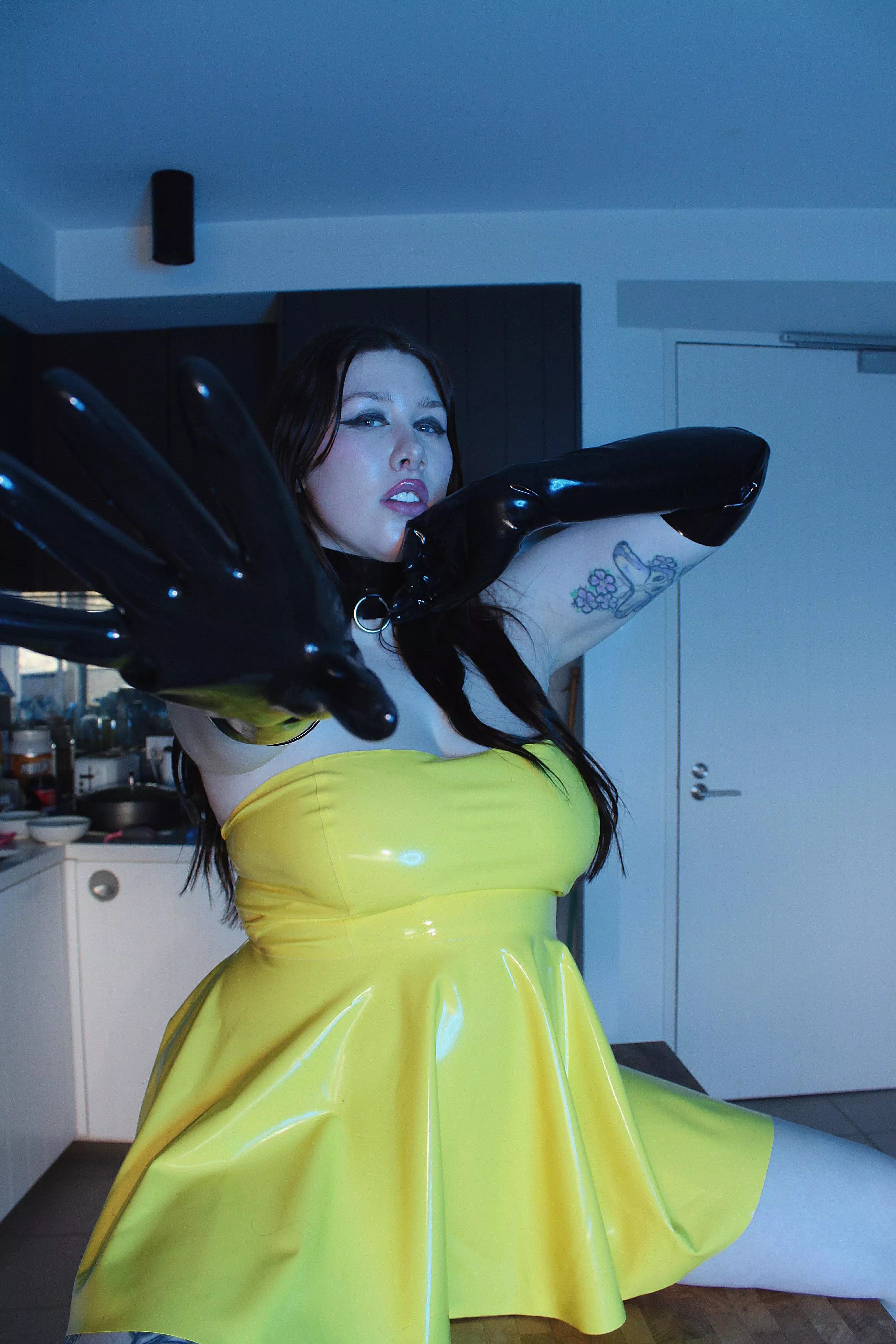 Yellow & black latex 💛