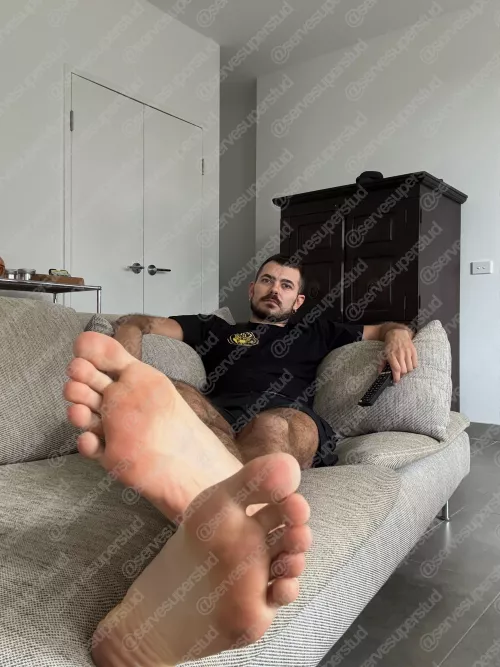 Come over boys, lets chat