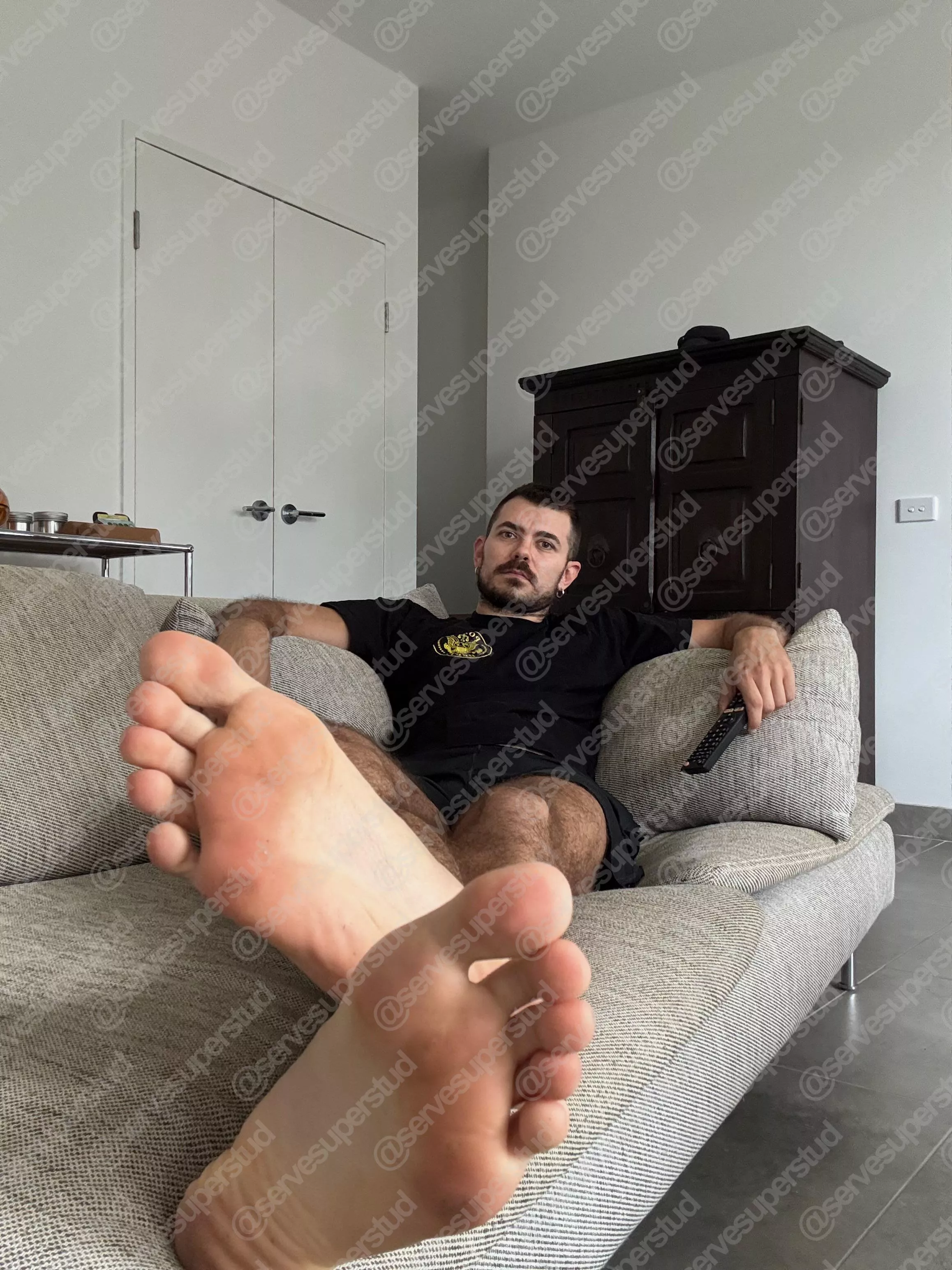 Come over boys, lets chat