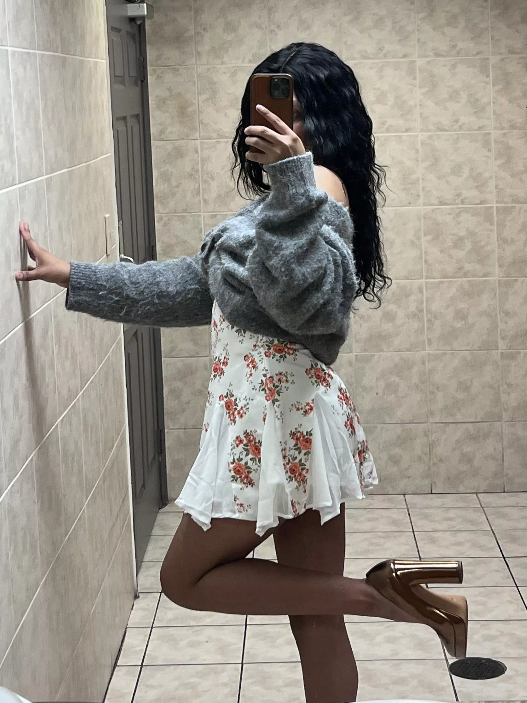 Femboy (22) looking for fun