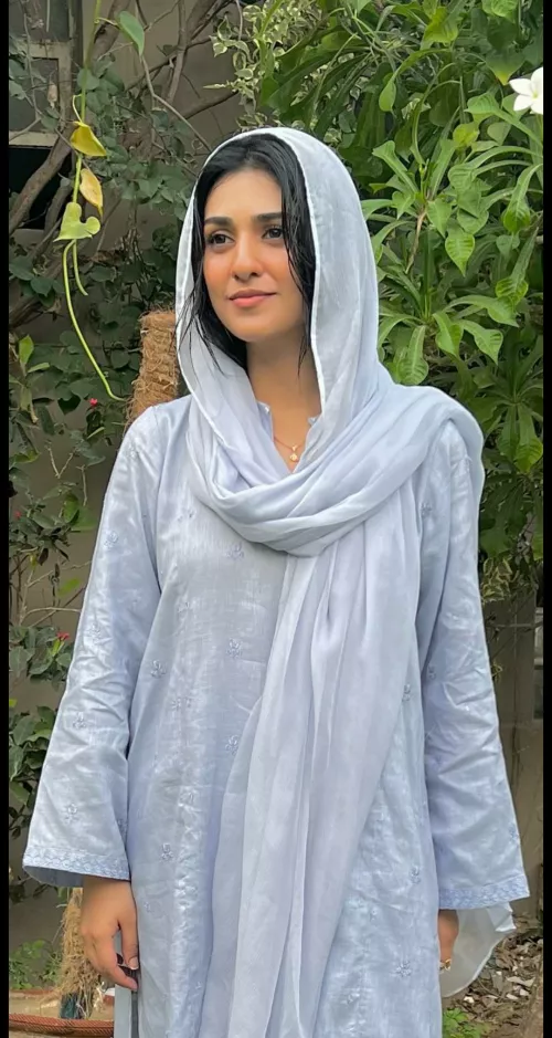 Sarah khan 