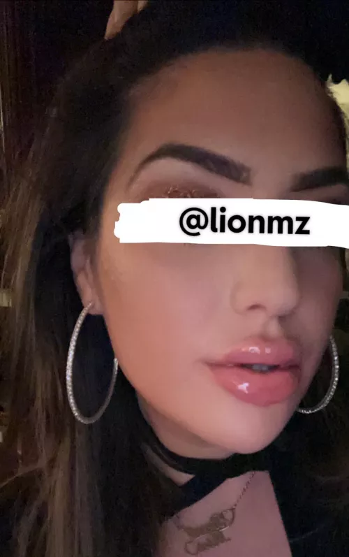 Want to see me uncensored? 😏 Come have some fun with a girly giiiirl 💄 offering a personalized GFE catered to your needs. Rates starting at 200$ per week 😉 