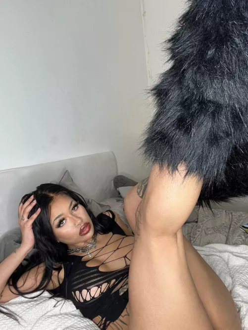 Kisses sweeter than honey but I sting like a bee