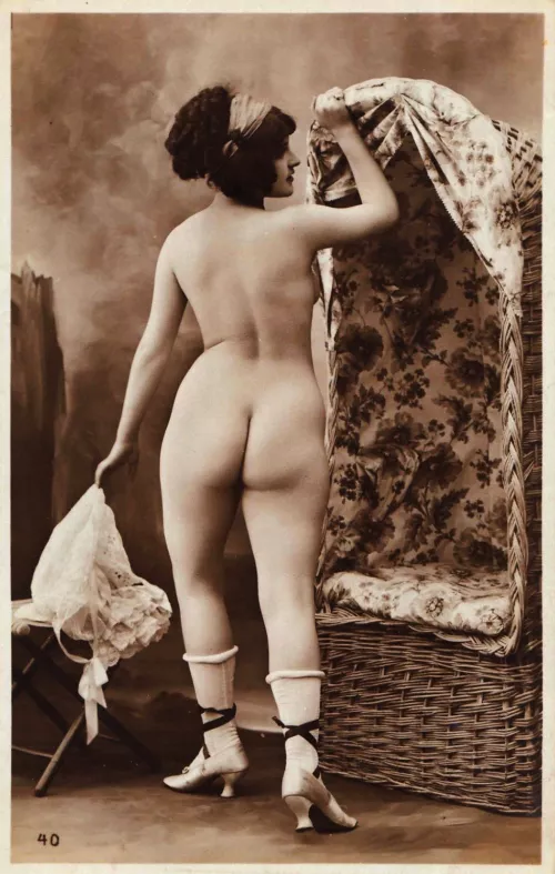 Sir, The summer is very much over and thus I instruct maid Fanny to dismantle Lady B___ 's garden chair. I observe that it has succumbed to mildew during the recent wet weather, and suggest a way to avoid dirtying her clothing. I stay awhile to ensure t