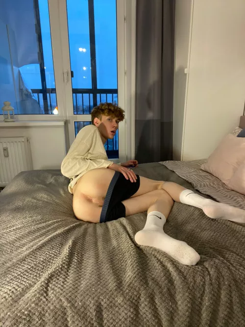 [18] Come put your face in it 🥵