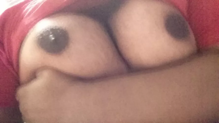 [33] Need my nipples sucked 