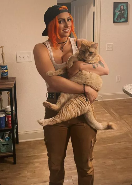 Gigi and her big fat pussy