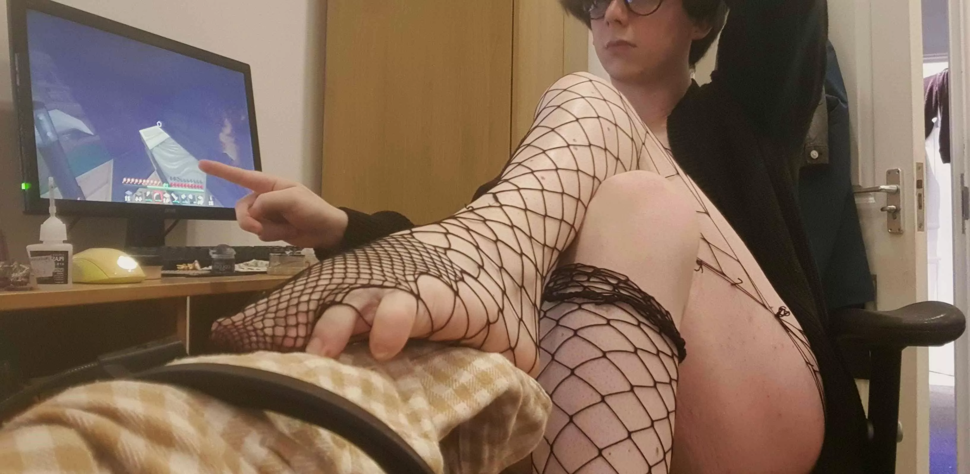 get in the minecraft bed