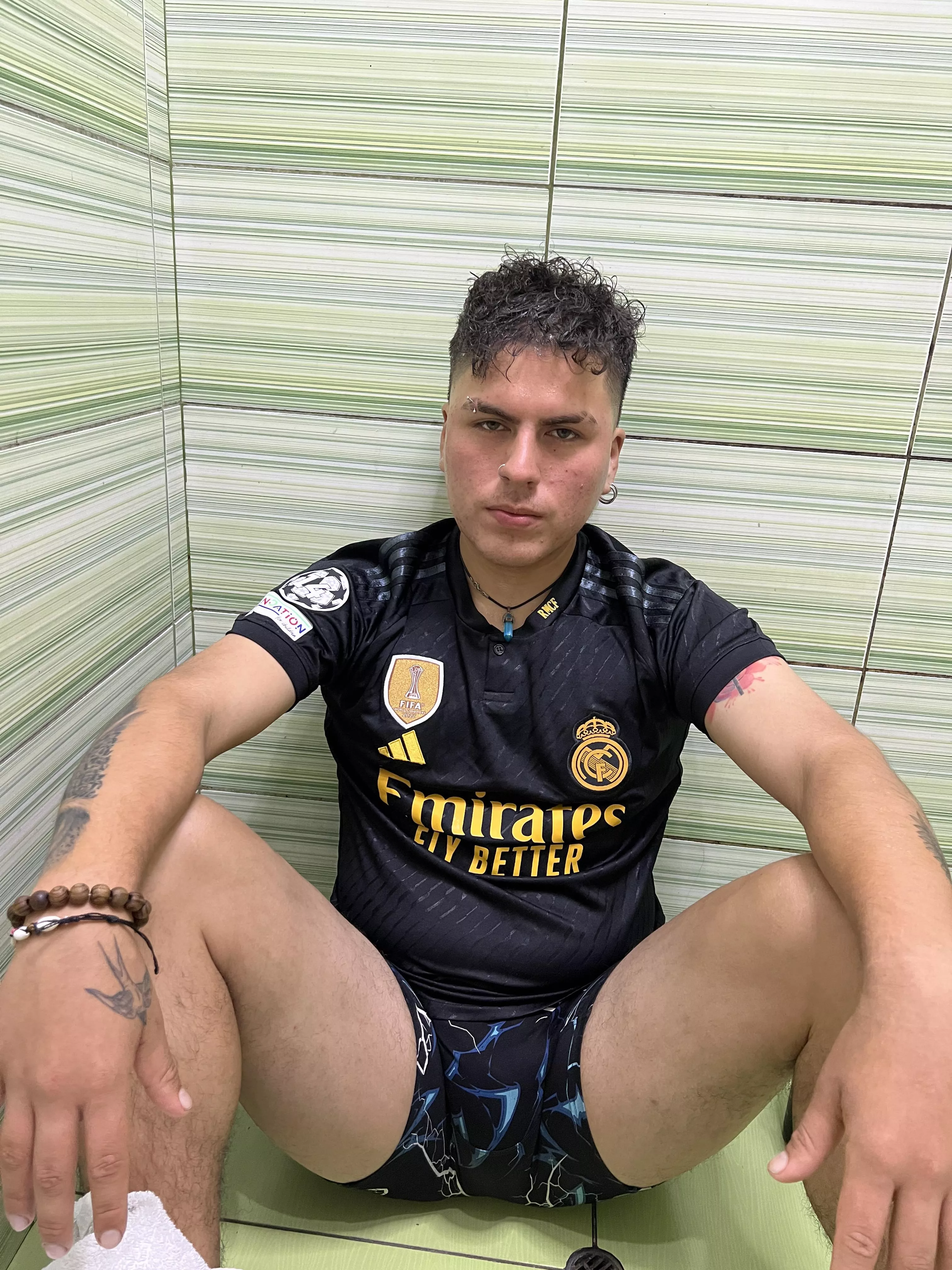 Controlling the game is all about strategy, not strength. Wanna see how I anticipate every move, until you're gasping for breath with my bulge inside you? ⚽️