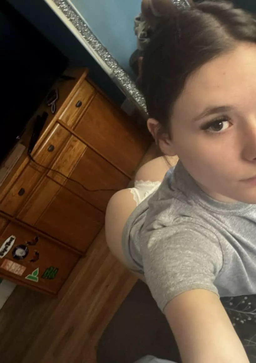 Arrows up if u would fuck me until I cried 