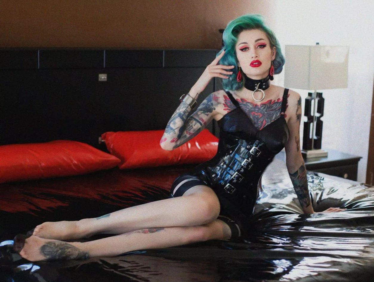 If you want to take off this corset, you’ll have to suck my toes first