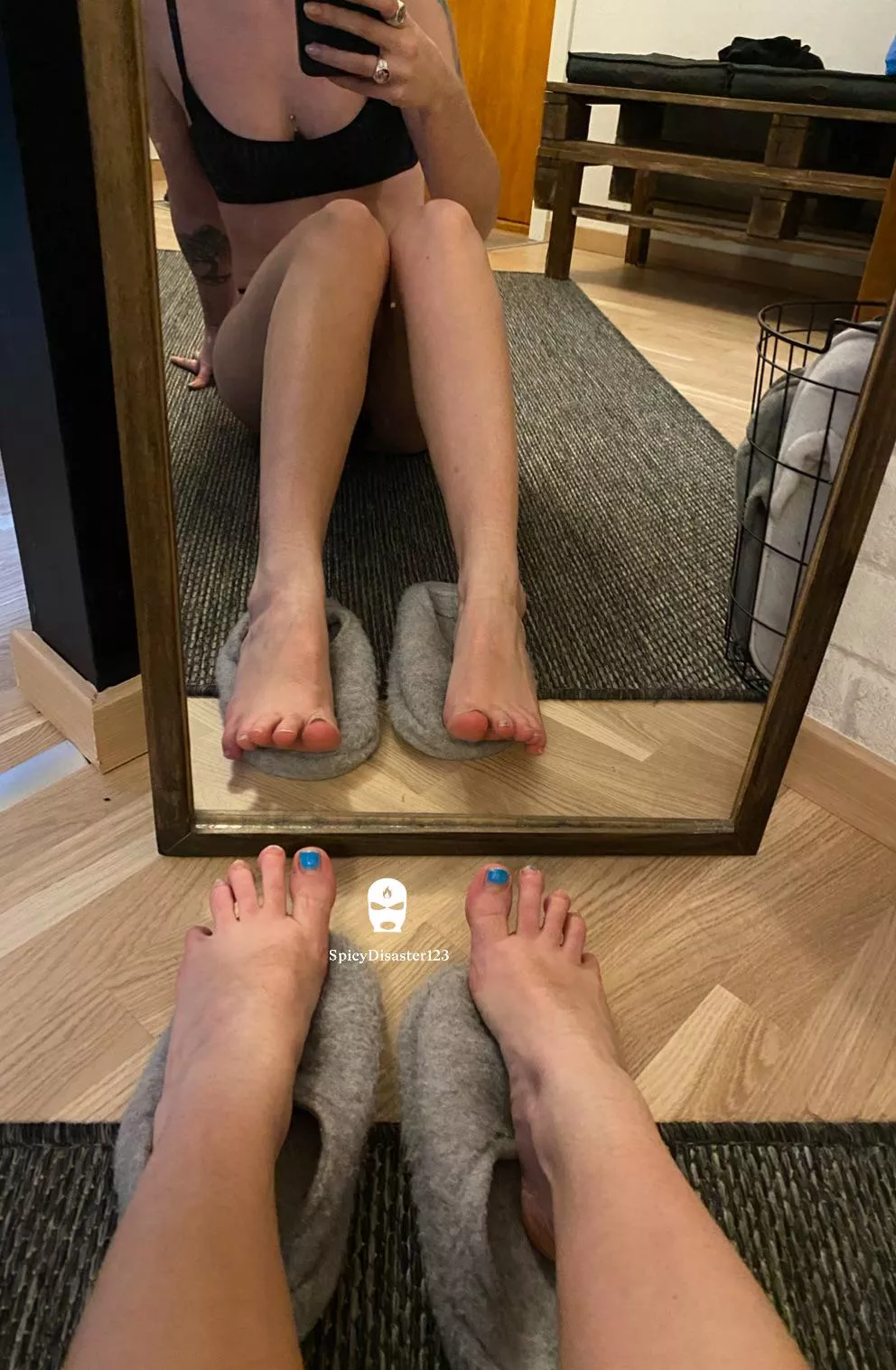 Mirror shots are the best! Happy toesday 