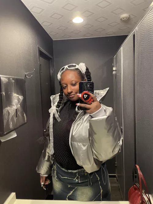 Not everyone can afford to serve a goddess. 👑Do you have what it takes?