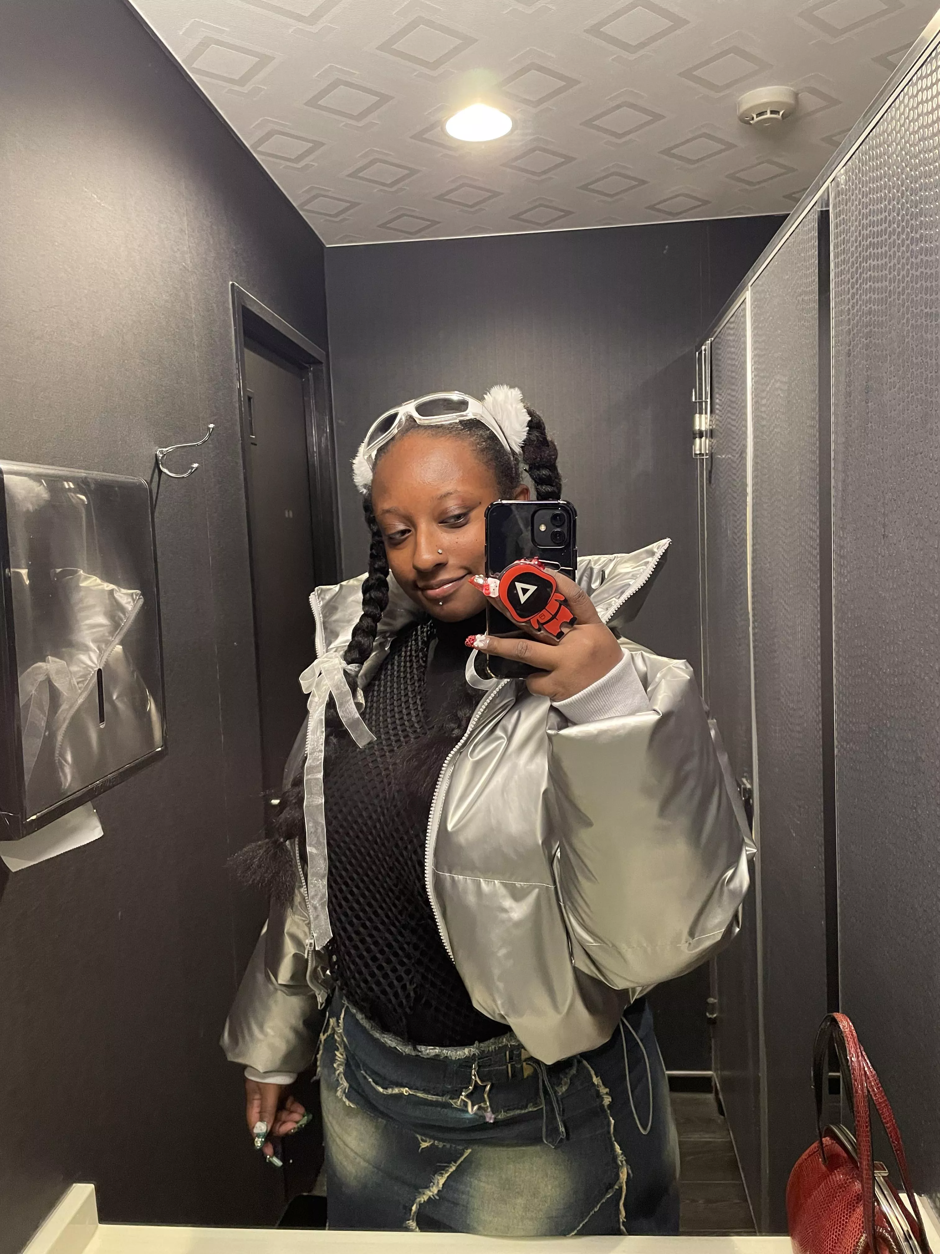 Not everyone can afford to serve a goddess. 👑Do you have what it takes?