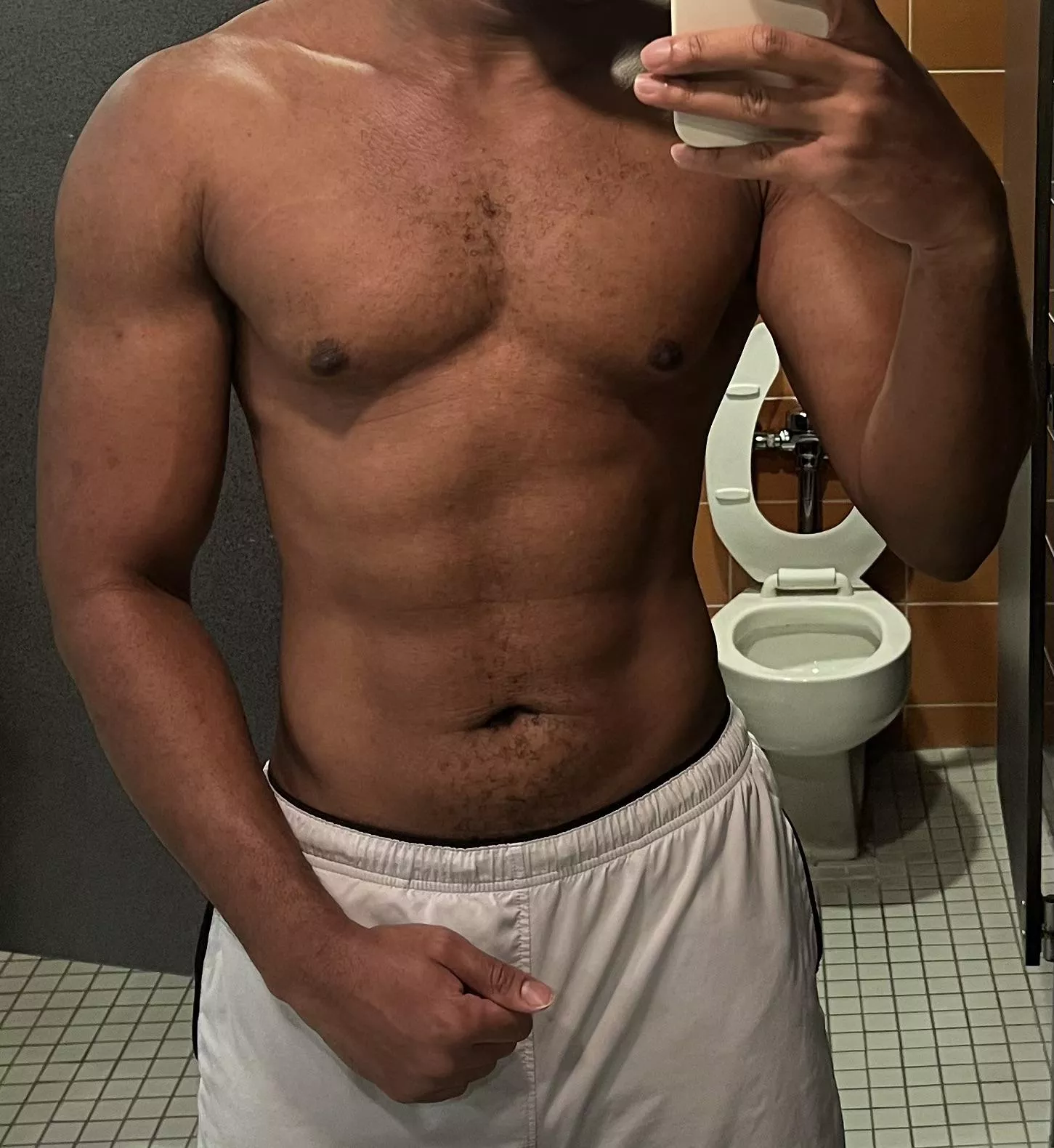 22 M4M (5’10 black fit) looking for fun/fwb, hmu w your age/stats/body pic if you’re down