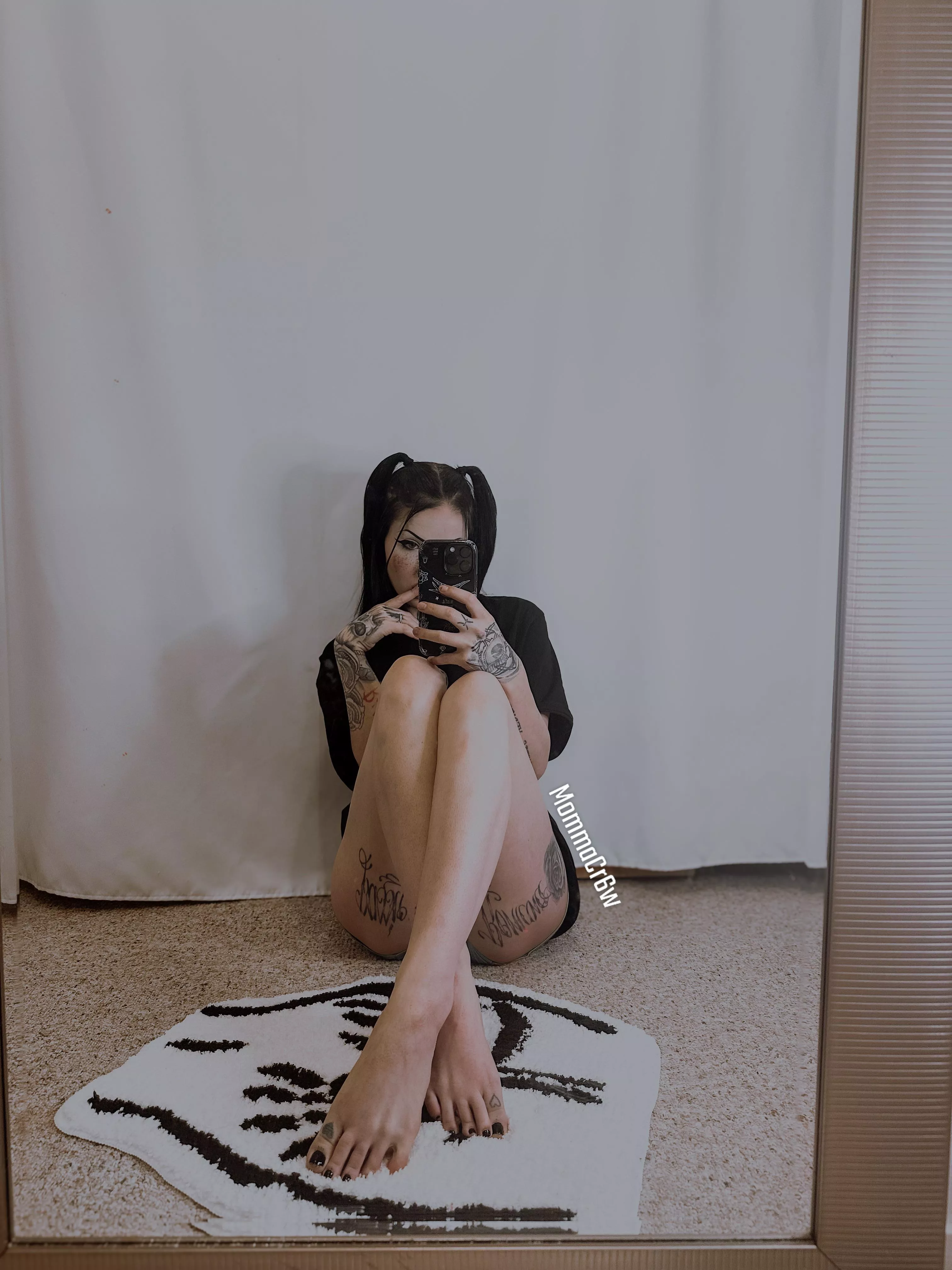 admire my feet, let them break you down so I can mold you into my perfect sub 💋