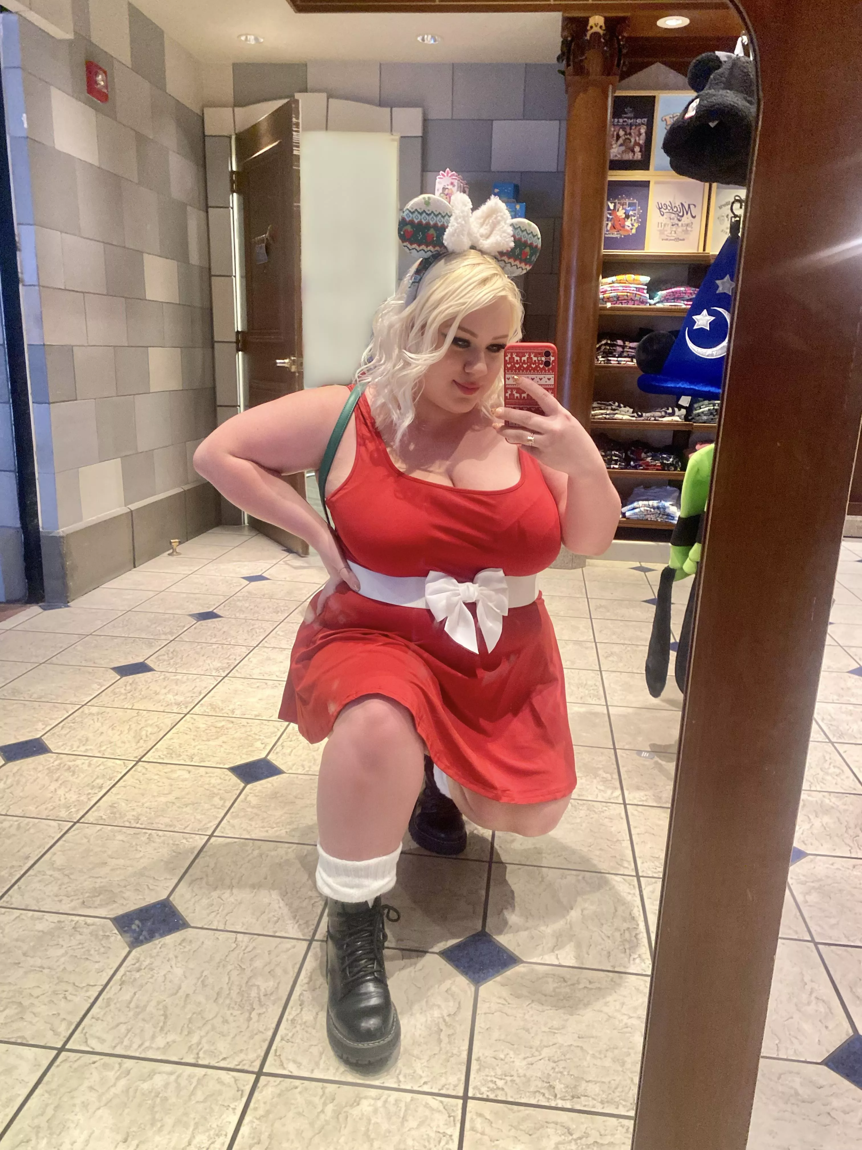 All I want for Christmas is a creampie from a fellow disnerd!🥰🎄