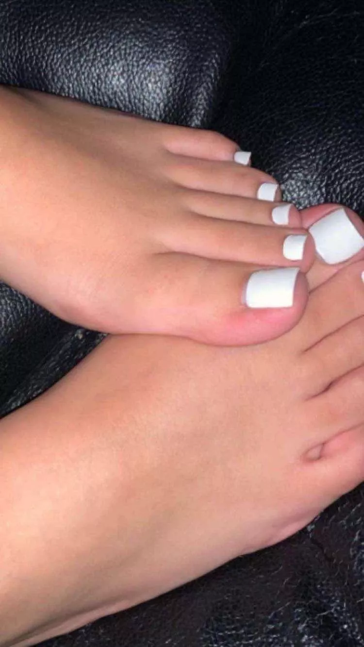 Is it a pretty color on my feet 