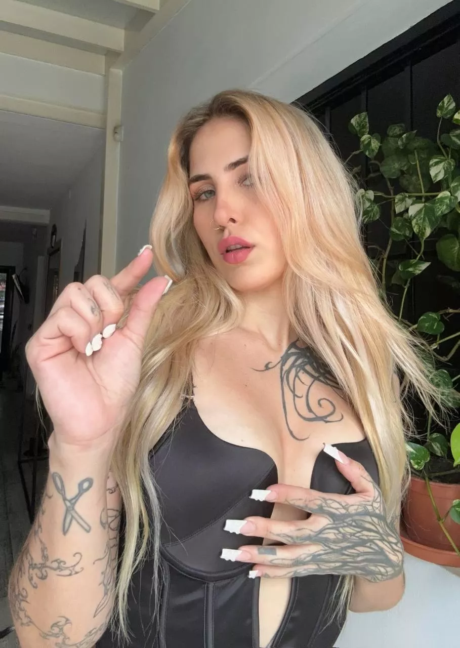 Your cock is to small for mommy	