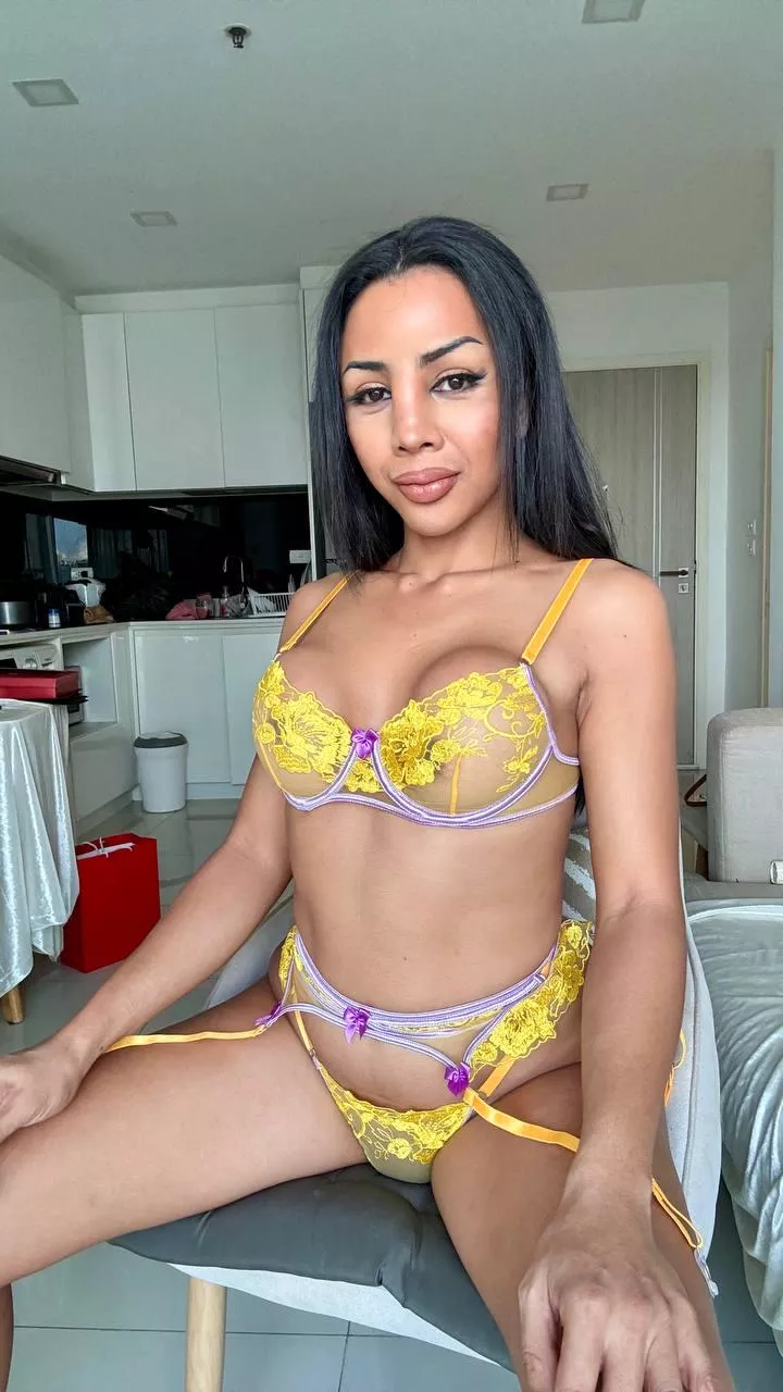 Can I be the center of your kinkyness tonight?