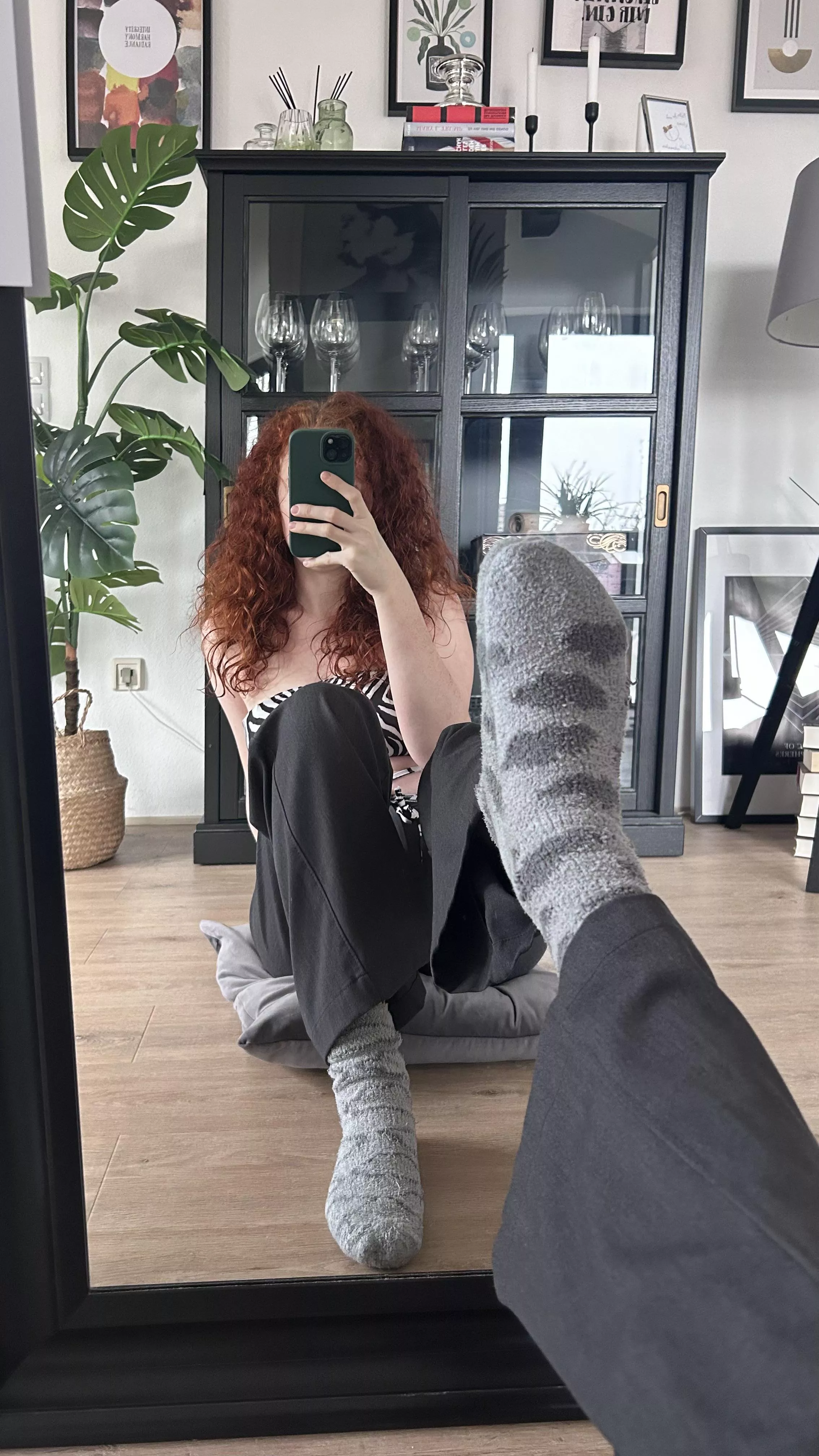 Say hi to me and my cuddly socks 🙂‍↕️✨
